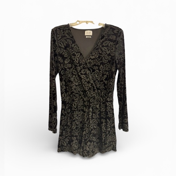 Anthropologie Saylor black floral burnout velvet long-sleeve faux-wrap romper M - Picture 2 of 4